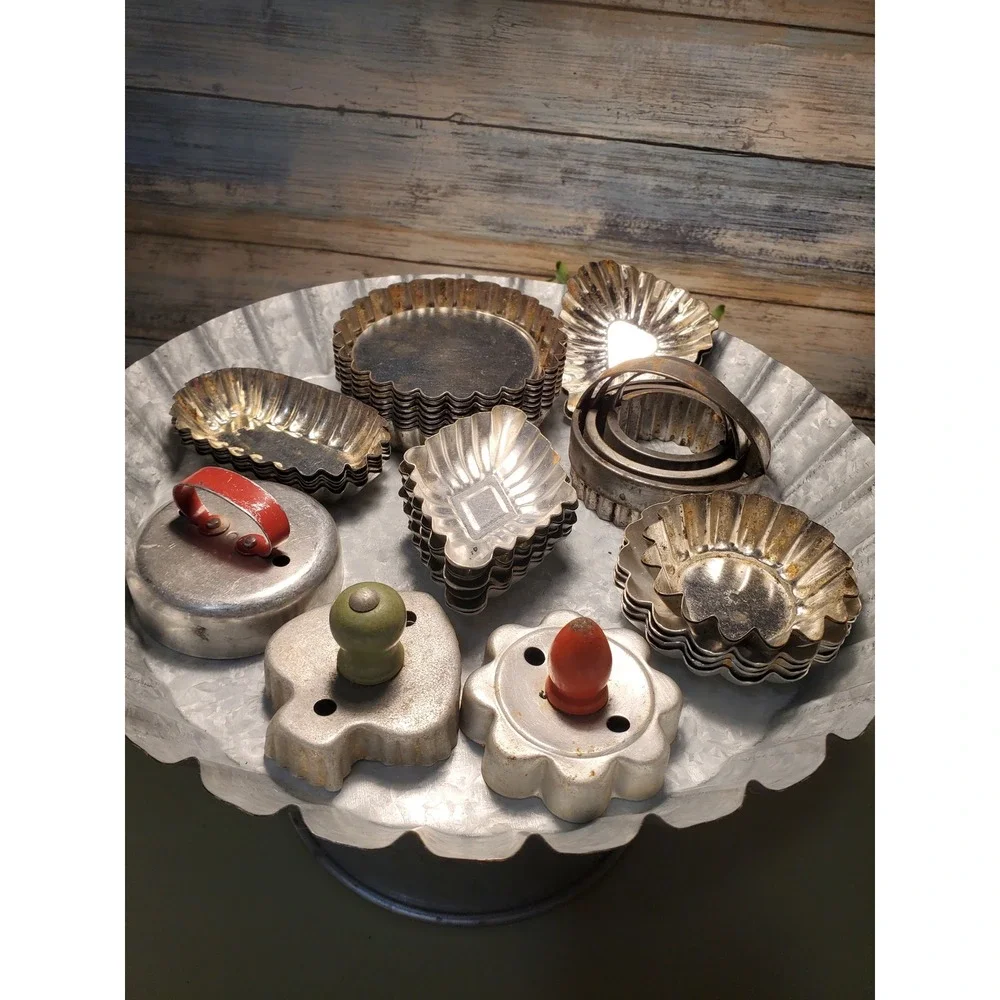 Vintage Metal Tart Molds Cookie & Biscuit Cutters‎ Set with Neck Towel 30 pieces